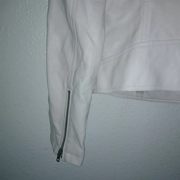 Cupcakes & Cashmere M Soft Leather Zip Front Jacket in Lightest Beige - Picture 3 of 13